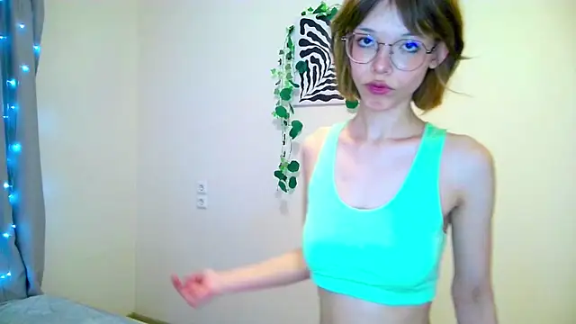 Kate Mooss online show from 03/07/26, 03:06