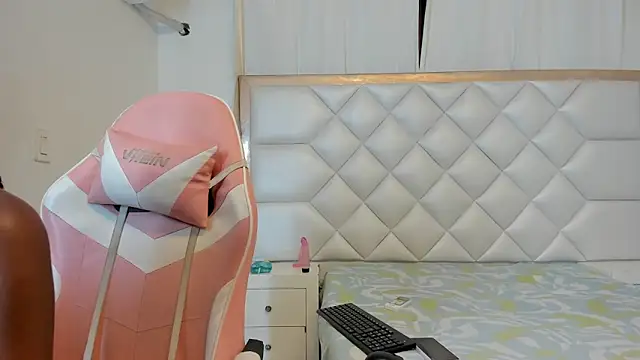 michelleblair1 online show from 03/25/26, 01:32