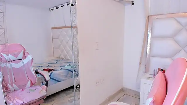 Snapshot of michelleblair1 chatting on 03/02/26, 01:18 michelleblair1 online show from 03/02/26, 01:18