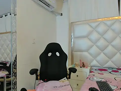 michelleblair1 online show from 04/13/26, 02:43