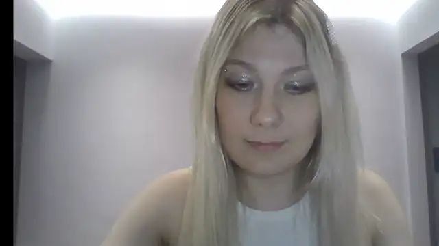 Foxy Bright online show from 03/12/26, 07:40