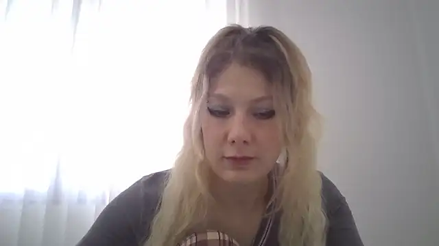 Snapshot of Foxy_Bright chatting on 02/27/26, 12:27 Foxy Bright online show from 02/27/26, 12:27