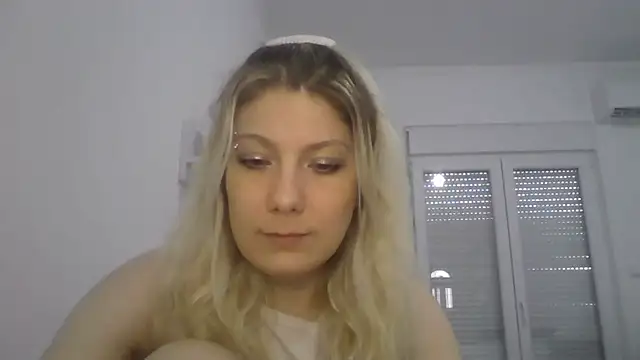 Foxy Bright online show from 03/28/26, 01:23