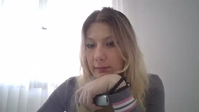 Snapshot of Foxy_Bright chatting on 02/28/26, 12:38 Foxy Bright online show from 02/28/26, 12:38