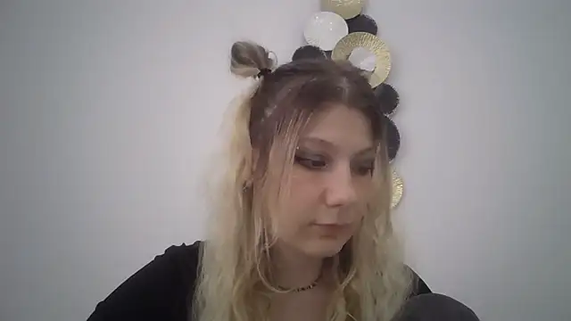 Foxy Bright online show from 03/05/26, 12:46