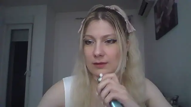 Foxy Bright online show from 03/20/26, 07:37