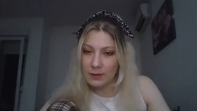 Foxy Bright online show from 03/24/26, 07:25