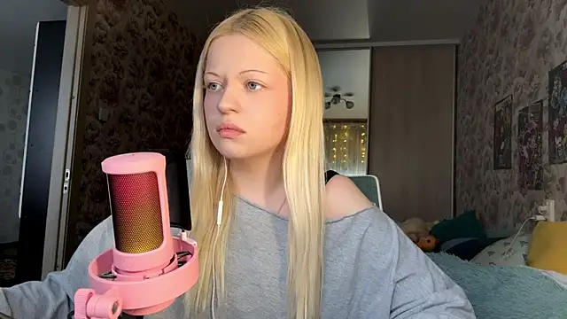 Snapshot of JeneeBIanks chatting on 02/25/26, 12:38 JeneeBIanks online show from 02/25/26, 12:38