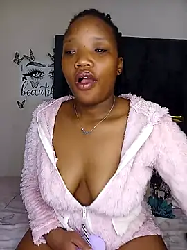 Snapshot of Divine_Beautyxx chatting on 05/11/26, 04:58 Divine Beautyxx online show from 05/11/26, 04:58