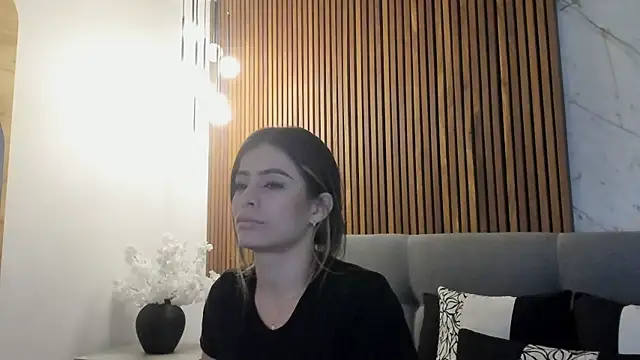 Snapshot of Amara_Velvet_ chatting on 06/21/26, 04:02 Amara Velvet online show from 06/21/26, 04:02