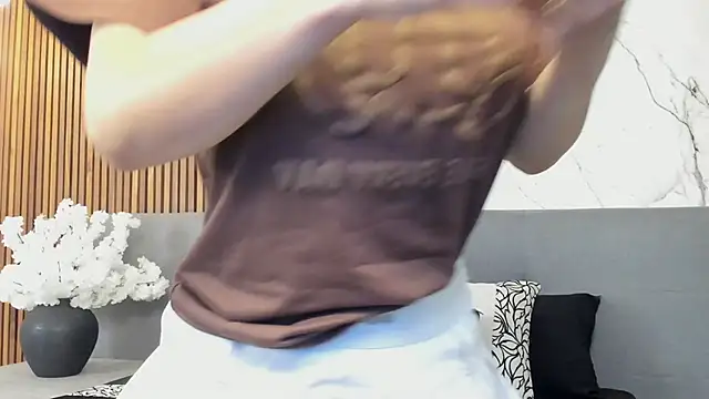 Snapshot of Amara_Velvet_ chatting on 06/20/26, 08:36 Amara Velvet online show from 06/20/26, 08:36