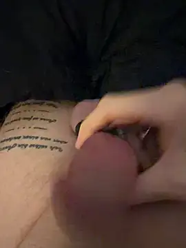 Snapshot of 69FanausFR chatting on 02/25/26, 12:33 69FanausFR online show from 02/25/26, 12:33