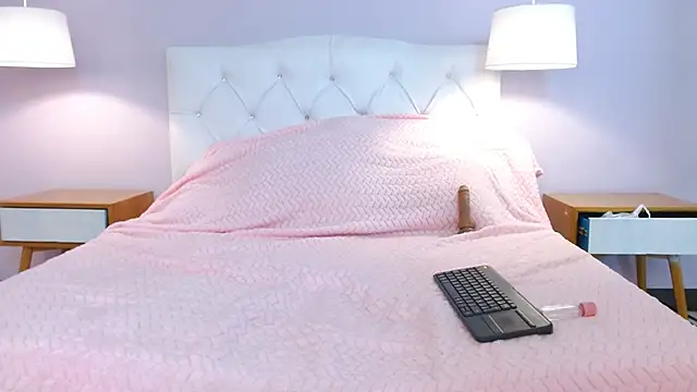 Persefyre online show from 03/19/26, 11:32