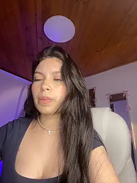 Snapshot of Mady_Pink chatting on 02/25/26, 04:23 Mady Pink online show from 02/25/26, 04:23