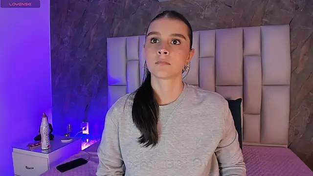 lya gomez online show from 04/08/26, 02:46