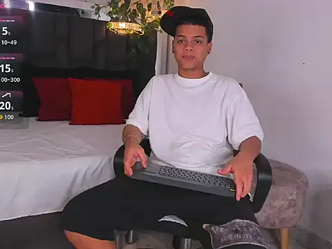 Snapshot of PATRIICKMILLER chatting on 02/24/26, 03:46 PATRIICKMILLER online show from 02/24/26, 03:46