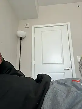 Snapshot of makeherfeelg chatting on 02/24/26, 06:42 makeherfeelg online show from 02/24/26, 06:42