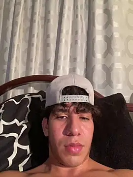 Alejandrososas online show from 04/14/26, 04:06