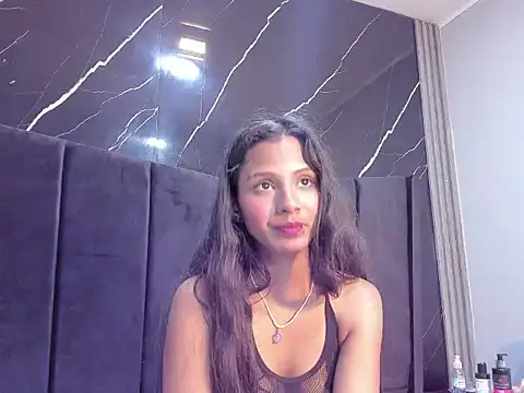 Juna Hyl online show from 02/27/26, 02:01