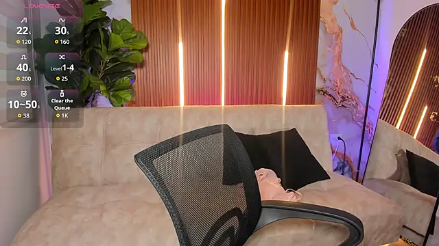 Antonella Moretti  online show from 03/11/26, 02:11