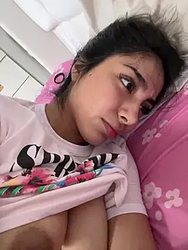 Snapshot of Linarodri chatting on 07/15/26, 04:47 Linarodri online show from 07/15/26, 04:47