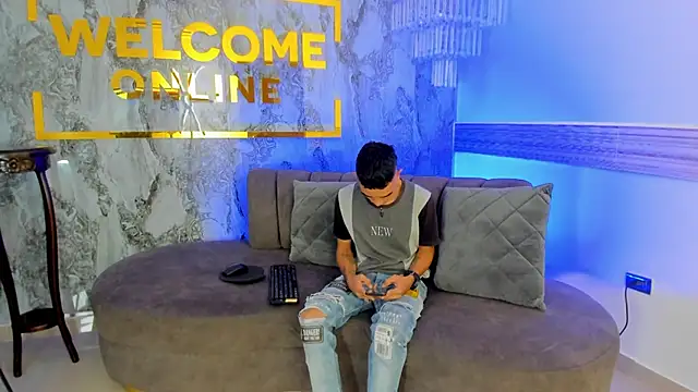 Snapshot of Emmastee chatting on 03/03/26, 03:52 Emmastee online show from 03/03/26, 03:52