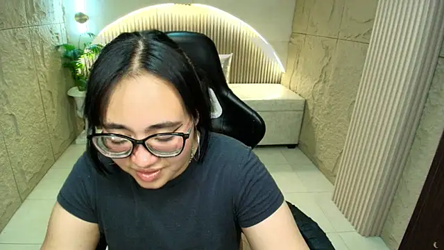 Snapshot of bunny_mich_r chatting on 03/03/26, 07:43 bunny mich r online show from 03/03/26, 07:43