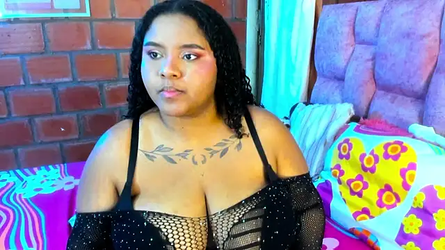 Snapshot of Valentina_belmont chatting on 05/22/26, 02:20 Valentina belmont online show from 05/22/26, 02:20
