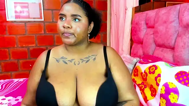 Snapshot of Valentina_belmont chatting on 05/28/26, 04:20 Valentina belmont online show from 05/28/26, 04:20