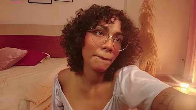 Meganlux1 online show from 04/29/26, 07:53
