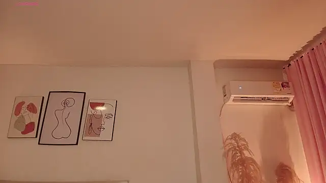 Meganlux1 online show from 06/01/26, 07:46