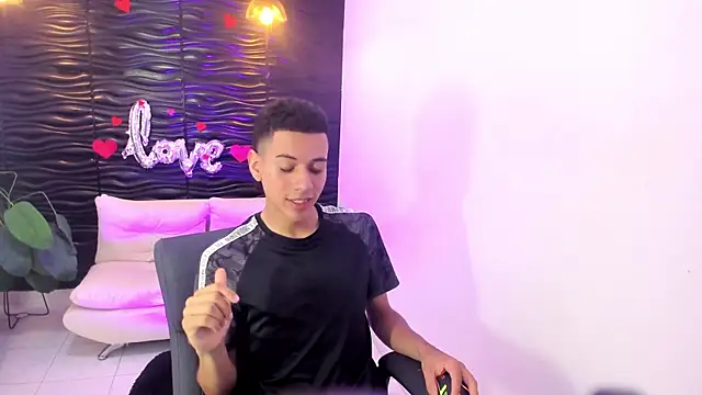 dominicjonnes online show from 04/15/26, 07:40