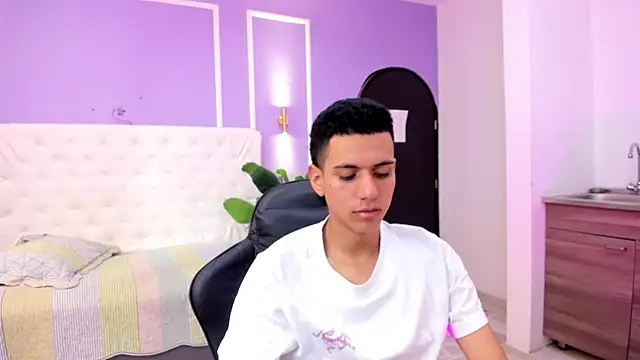 dominicjonnes online show from 04/20/26, 02:29