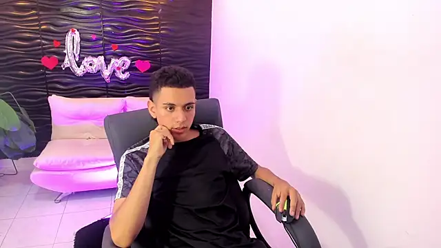 dominicjonnes online show from 04/15/26, 07:58