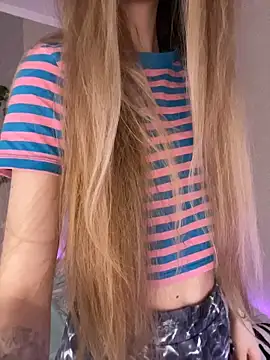 Snapshot of EvelynRavenwood chatting on 03/01/26, 04:07 EvelynRavenwood online show from 03/01/26, 04:07