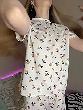 Snapshot of EvelynRavenwood chatting on 02/25/26, 03:23 EvelynRavenwood online show from 02/25/26, 03:23