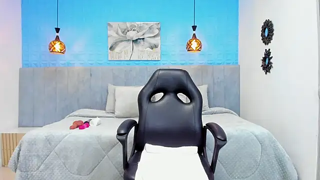 karola cute  online show from 04/09/26, 10:21