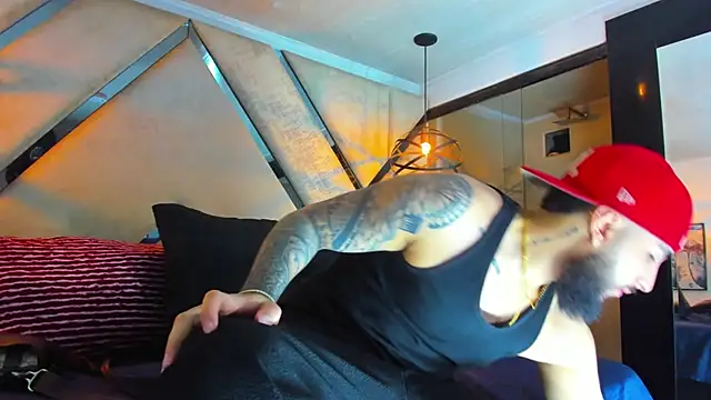 SantiagoHincapiie online show from 02/25/26, 04:23