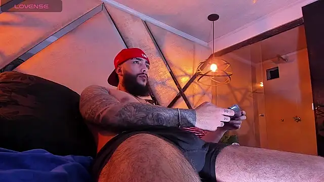 SantiagoHincapiie online show from 03/03/26, 03:46