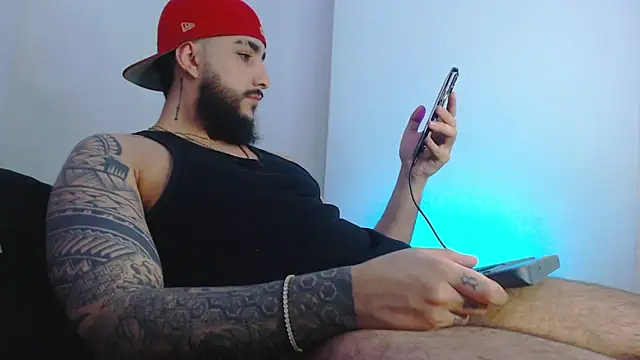 SantiagoHincapiie online show from 03/19/26, 11:16