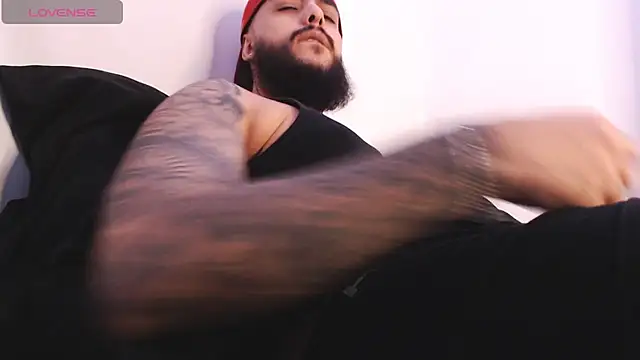 SantiagoHincapiie online show from 03/25/26, 10:30