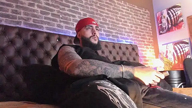 SantiagoHincapiie online show from 03/09/26, 08:56