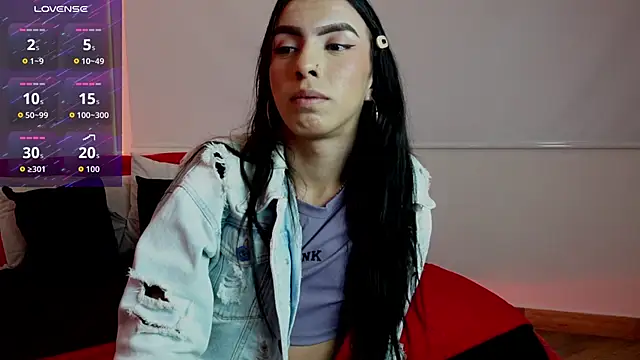 Fernanda thail  online show from 04/16/26, 03:40