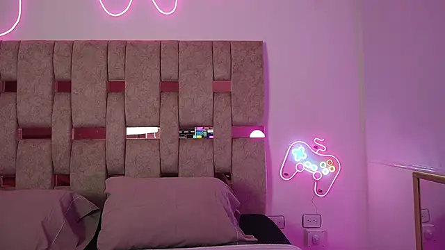 Fernanda thail  online show from 04/14/26, 07:19