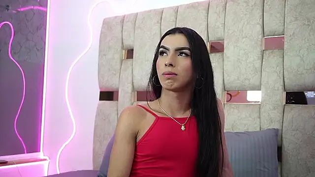 Fernanda thail  online show from 03/15/26, 08:05