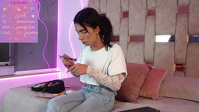 Fernanda thail  online show from 04/10/26, 07:43