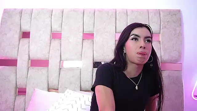 Fernanda thail  online show from 03/17/26, 03:53