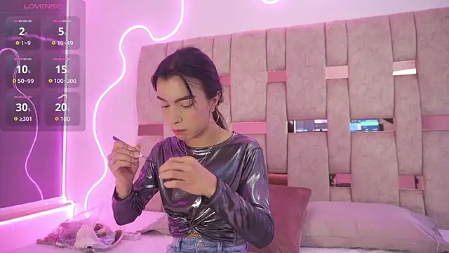 Fernanda thail  online show from 03/23/26, 07:36