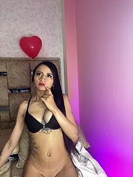 Snapshot of Lauraaa_pink18 chatting on 02/28/26, 03:28 Lauraaa pink18 online show from 02/28/26, 03:28