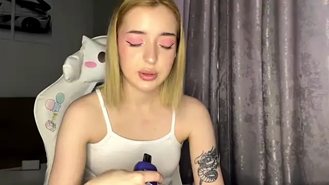 Snapshot of EllianaMiller chatting on 02/23/26, 08:26 EllianaMiller online show from 02/23/26, 08:26